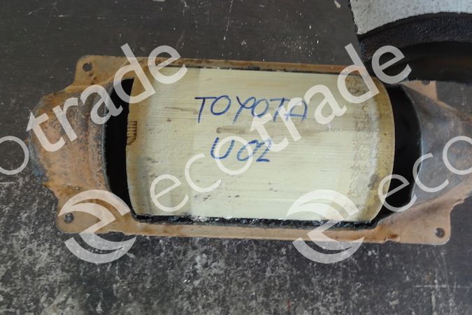 Toyota-U02ท่อแคท