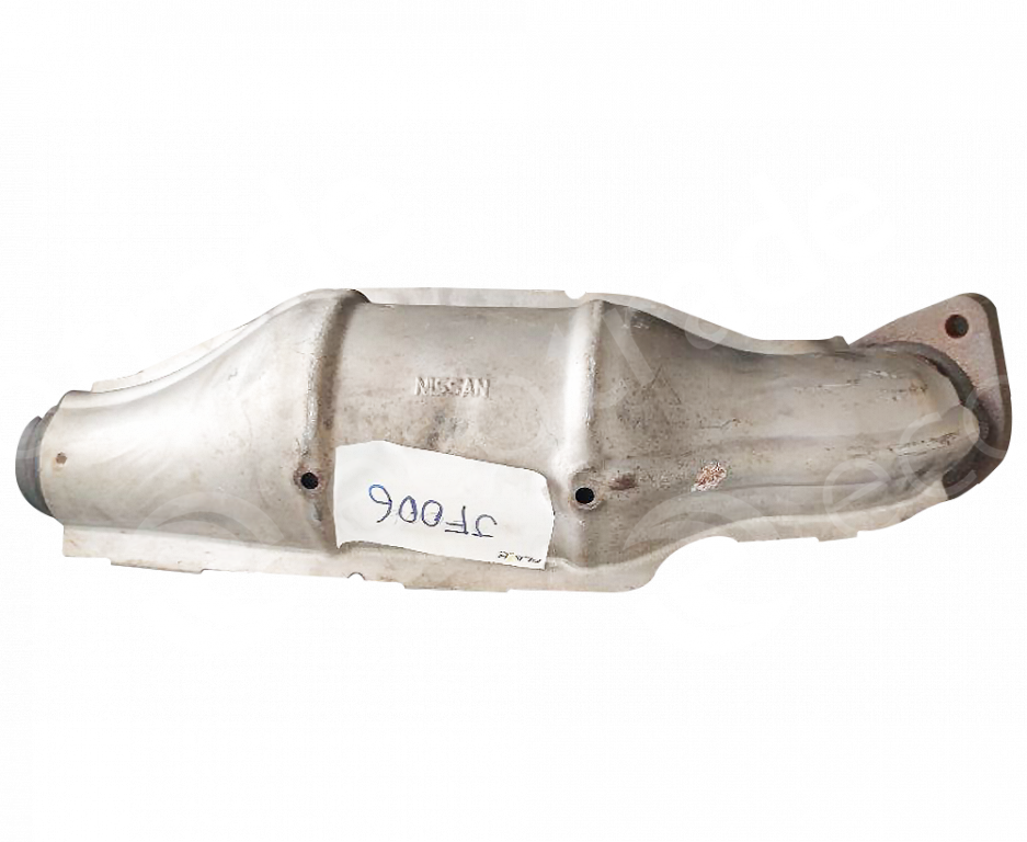 Nissan-JF006 (right middle)Catalytic Converters
