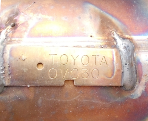 Toyota-0V030ממירים קטליטיים