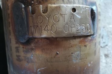 Toyota-17140-0P230ממירים קטליטיים