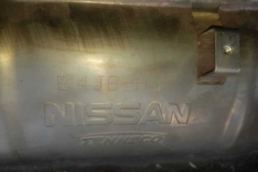 NissanTenneco4JBउत्प्रेरक कनवर्टर