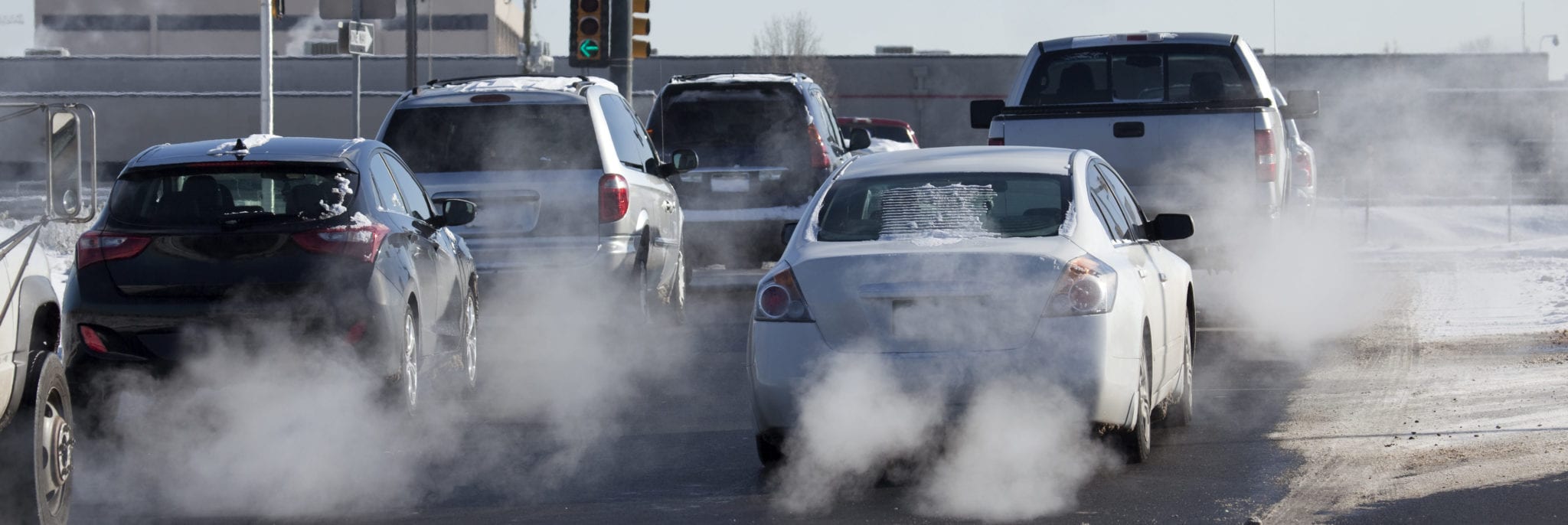 Выбросы двигателей автомобиля. Выхлопные ГАЗЫ автомобилей. Загрязнение воздуха машинами. Загрязнение выхлопами от автомобилей. Выхлоп машины.